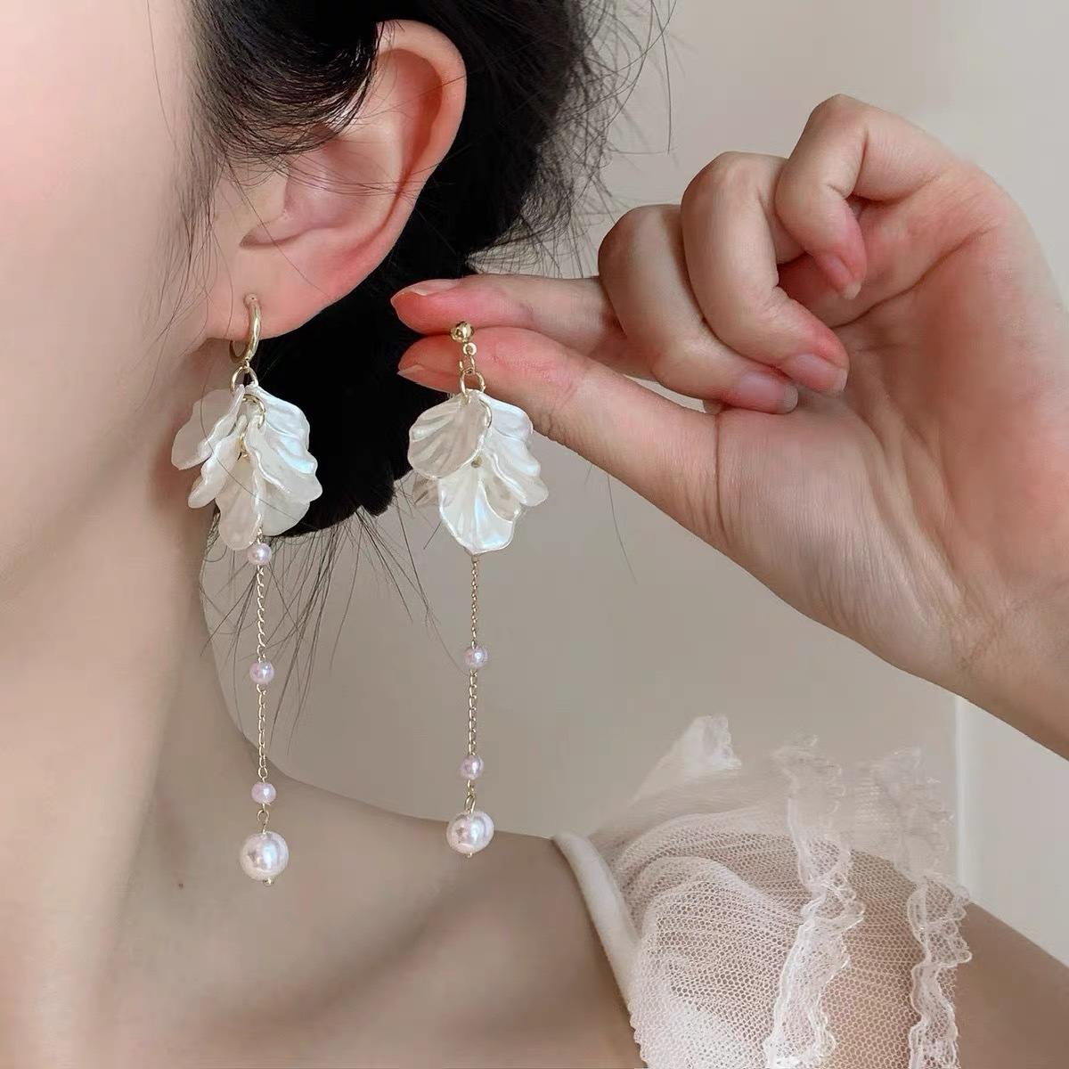 花瓣流苏珍珠耳夹