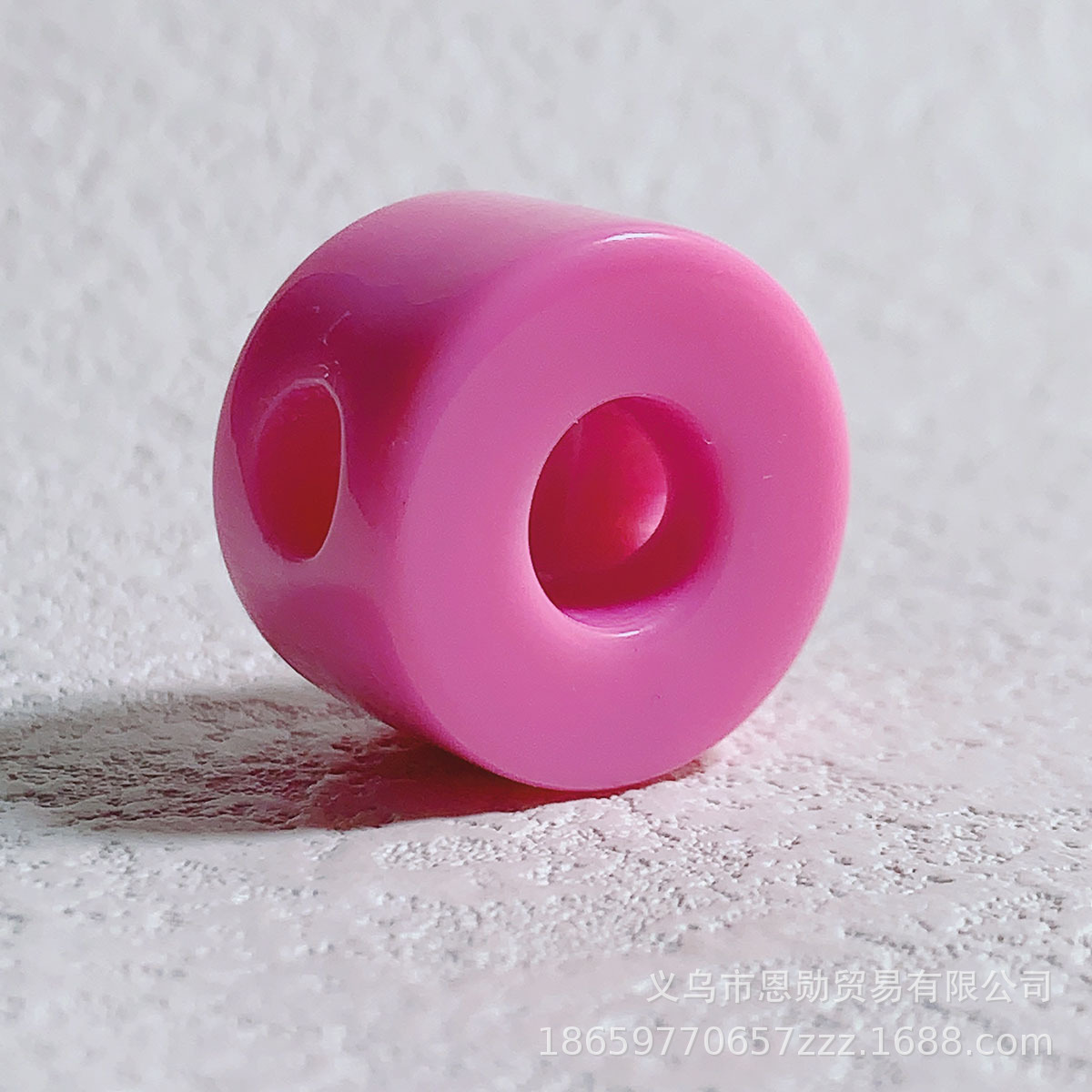 O (pink)
