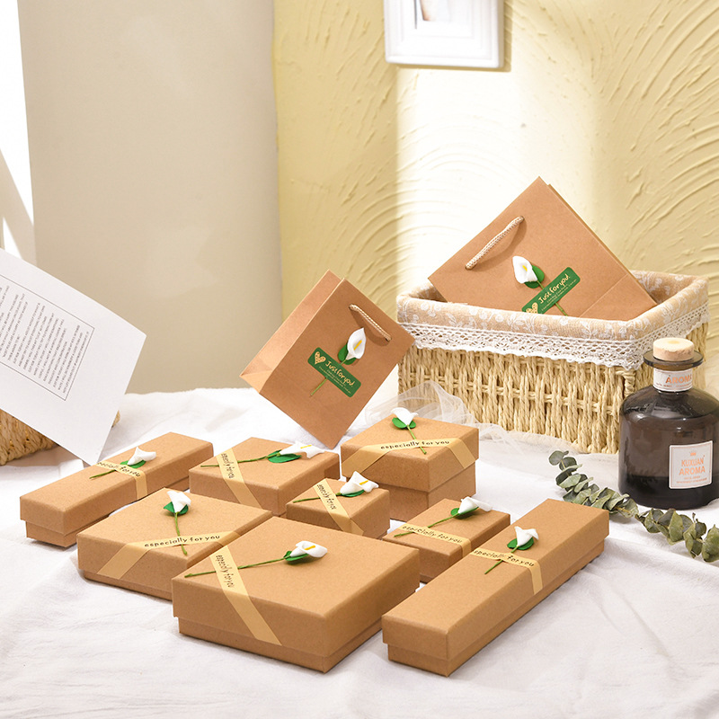 现货批发多规格复古牛皮纸马蹄莲花手镯项链饰品首饰盒百合花礼盒