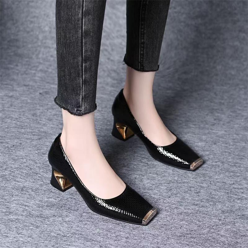 estilo británico de cabeza cuadrada de boca superficial zapatos de mujer primavera y otoño estilo francés tacones gruesos variados zapatos de cuero cómodos de talón medio