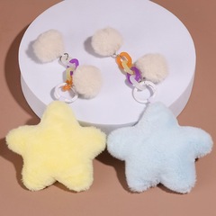 今年の新型虹のぬいぐるみのキーホルダーは五芒星のカラーの人形のdiy部品を掛けて贈り物を飾ります。