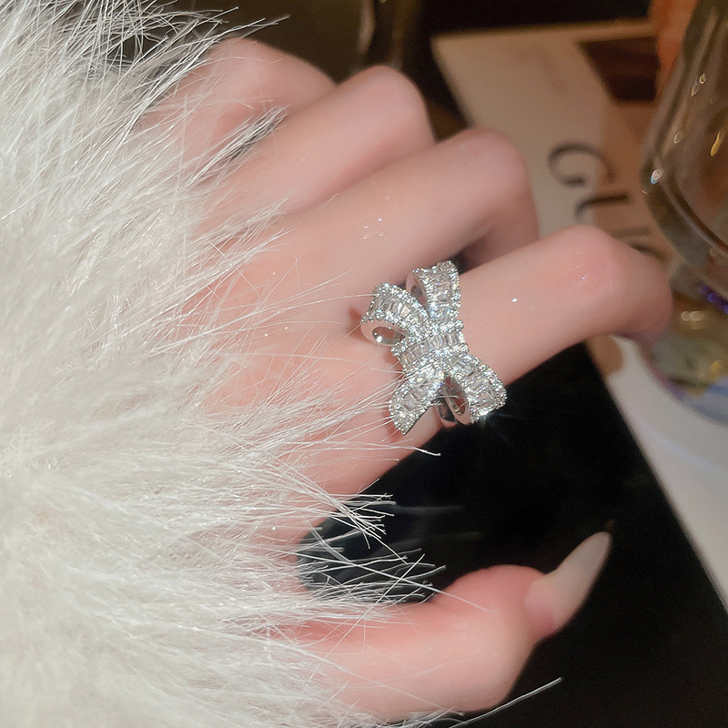 Corea del Sur ins triángulo circón anillo abierto nicho creativo versátil anillo de dedo índice elegante lujo ligero accesorios de alto sentido