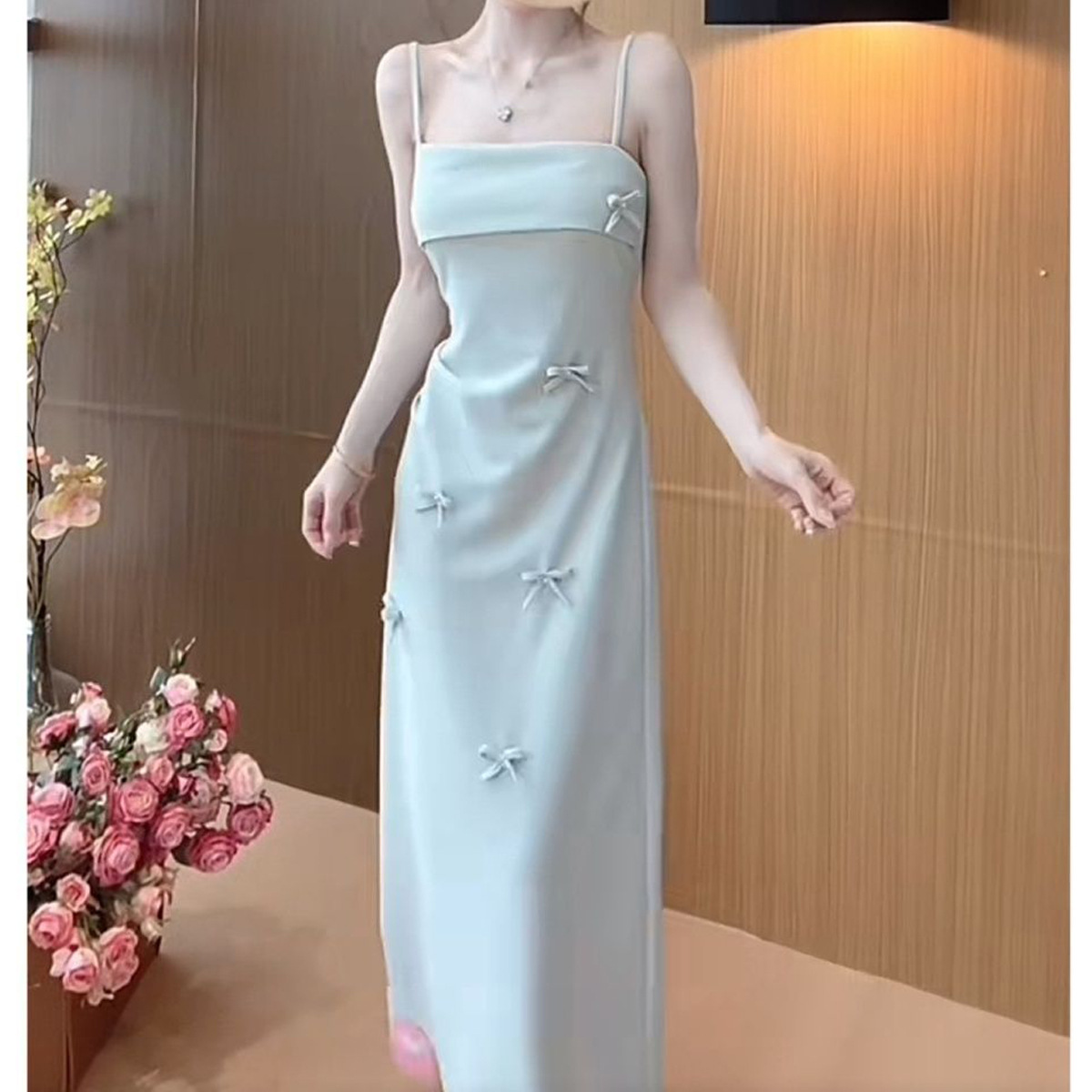 Elegant three dimensional tube top