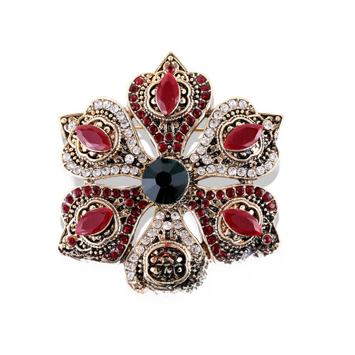 European and American Baroque Court Retro Engraved Badge Brooch with High-End Cross-Border Christmas Clothing Accessories