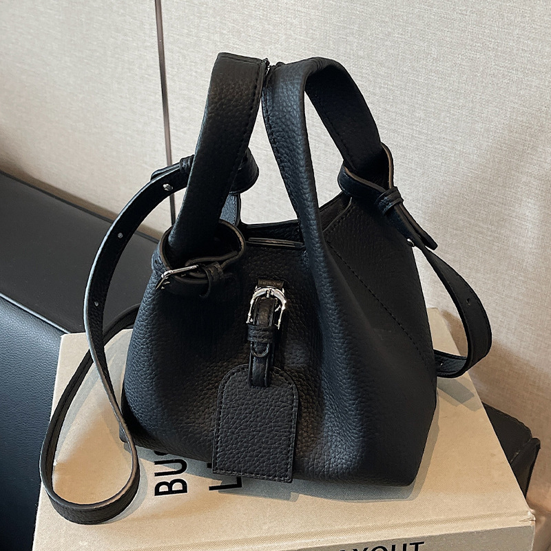 Korb für Damenausflüge im Herbst und Winter 2024, kleine Handtasche mit hochwertiger Textur, Crossbody-Beuteltasche zum Pendeln_voghion.com