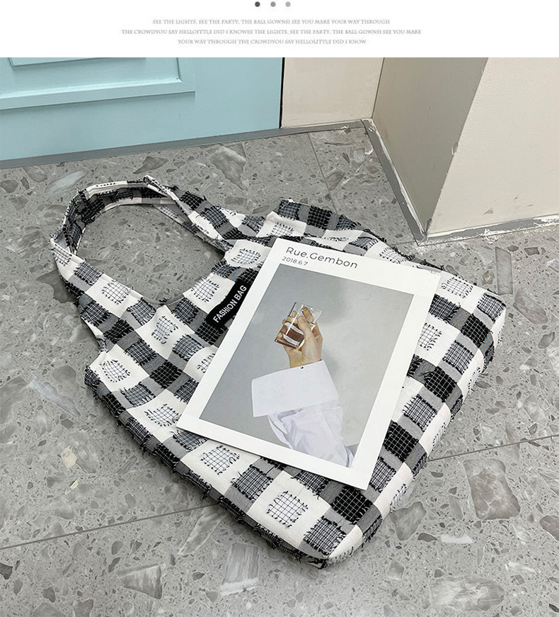 Forest-themed college style artistic girl checkered versatile tote bag, Korean Instagram fresh and cute student class shoulder bag undefined