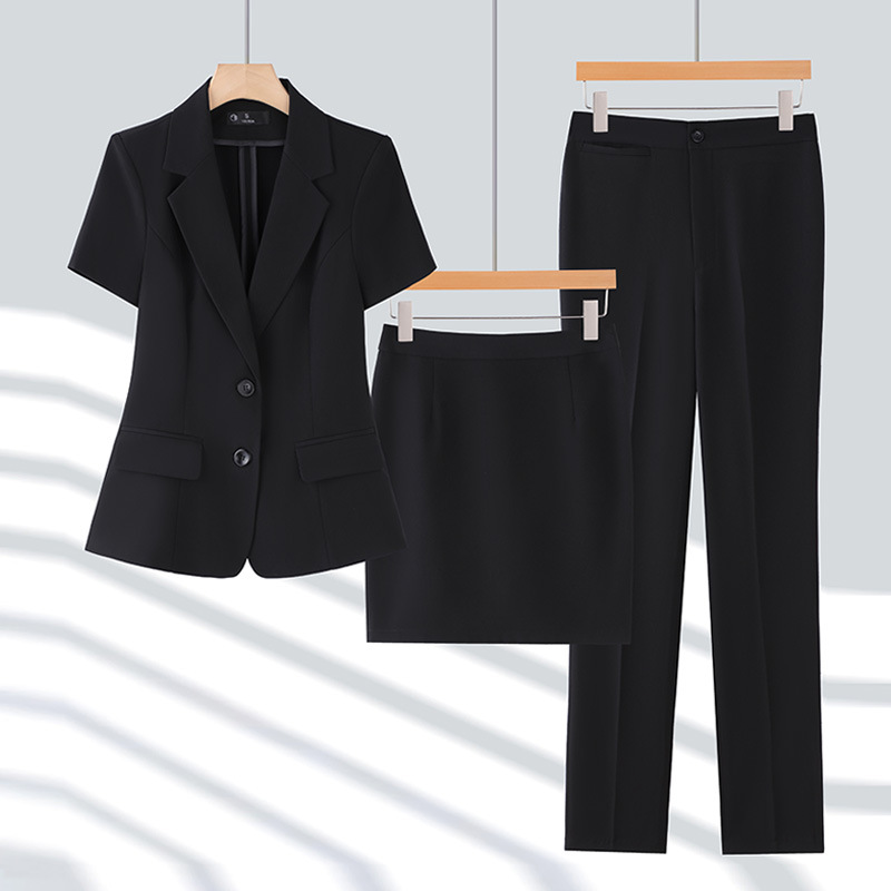 검은색 정장 + 치마 + 바지