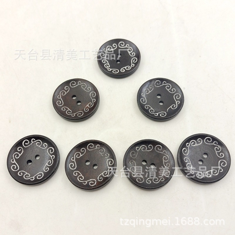 Botones de madera de 30mm patrón de flores negras artesanías de madera botones DIY botones decorativos de dos ojos 50 piezas un paquete