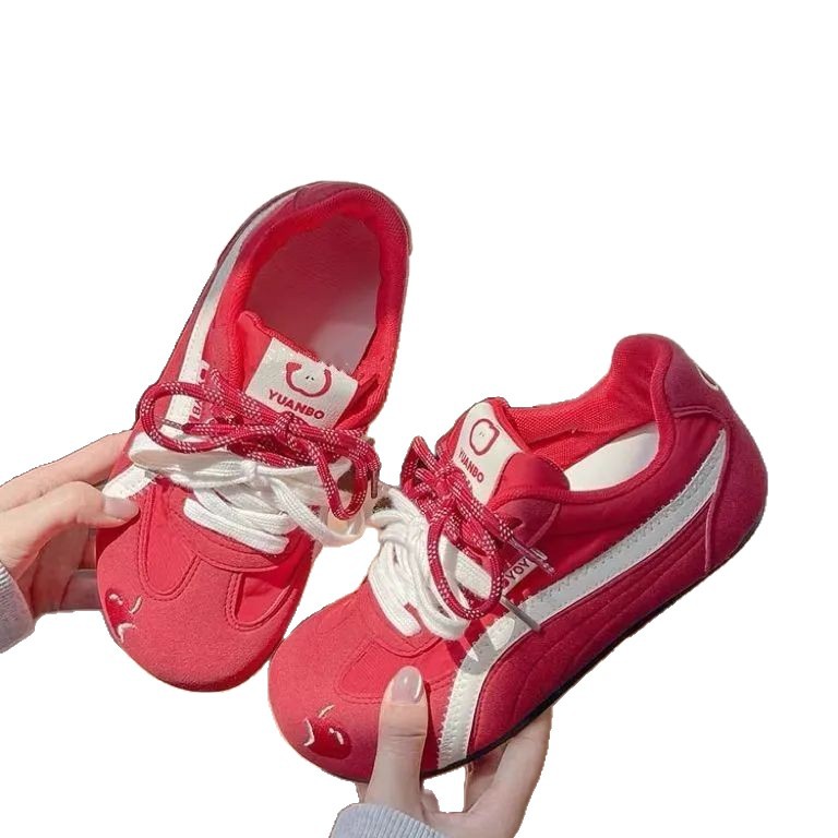Zapatos de entrenamiento para mujeres primavera y verano de 2025, nuevos zapatos de skate transpirables con suela delgada coreana, zapatos blancos casuales lindos para mujeres