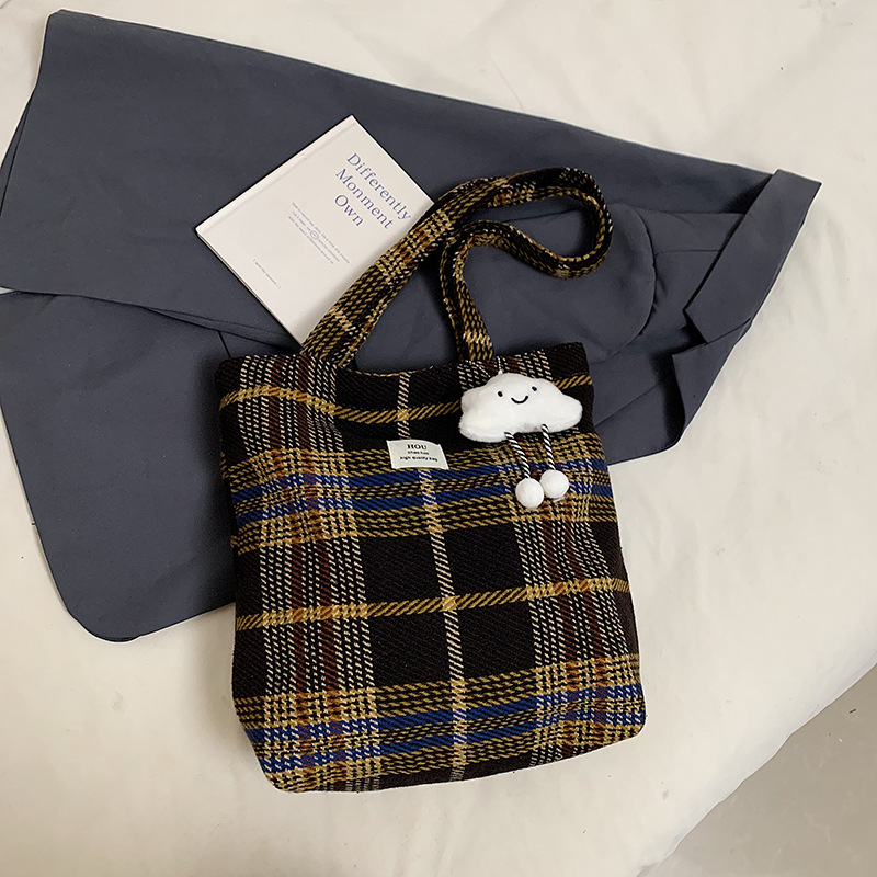 Bolsa de hombro de gran capacidad de invierno para mujeres 2024 nuevo bolso de lana cuadrado retro bolso de viaje de estudiantes universitarios