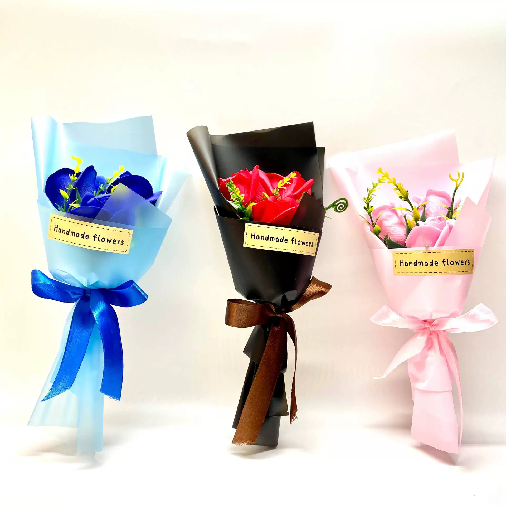 Подарок на День учителя, три букета цветов, букет из мыльных цветов, подарок из роз для учителей, гвоздика