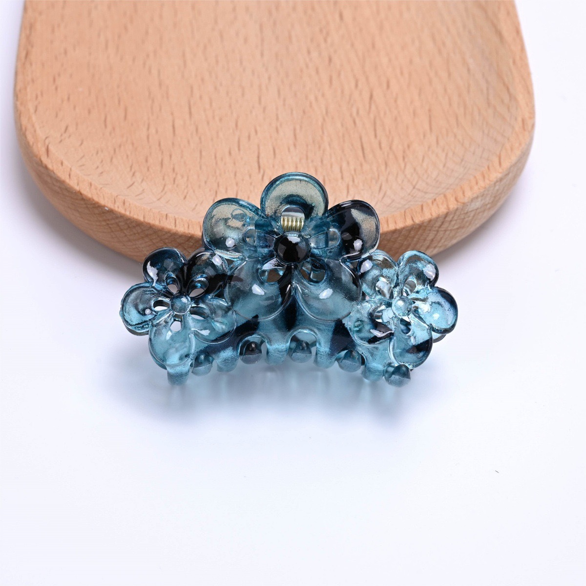 Flores de ciruela, clip de cabello medio, clip de cabello esmerilado negro, tres flores detrás de la cabeza, clip de cabello 5.5CM