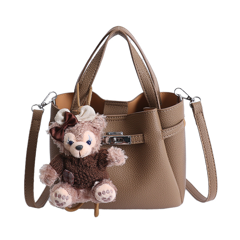 Cestas de platos de mano de alta sensación, bolsos para mujeres, 2026 nuevo estilo de moda, lichi, bolsos de mochila versátiles