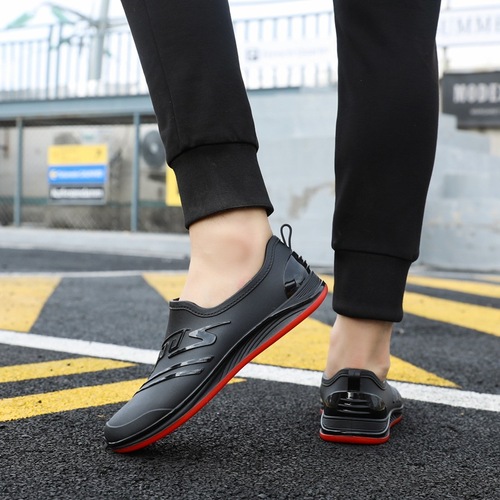 Wholesale Men's Fashion Light Mouth Waterproof Slip-Resistant Low-Top Water Shoes Men Durable Short Cylinder Kitchen Work Rubber Shoes Men