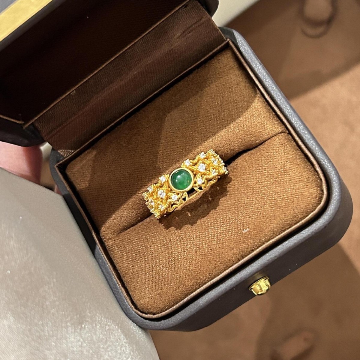 Sparkling Designer Ring For Women, Elegant And Comfortable Piece_voghion.com