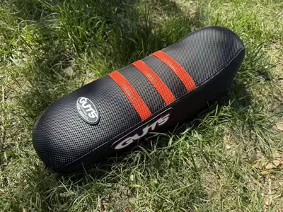 Suitable for Light Bee GUTS Motorcycle Safety Supplies - red-stripes-seat-cushion-assembly