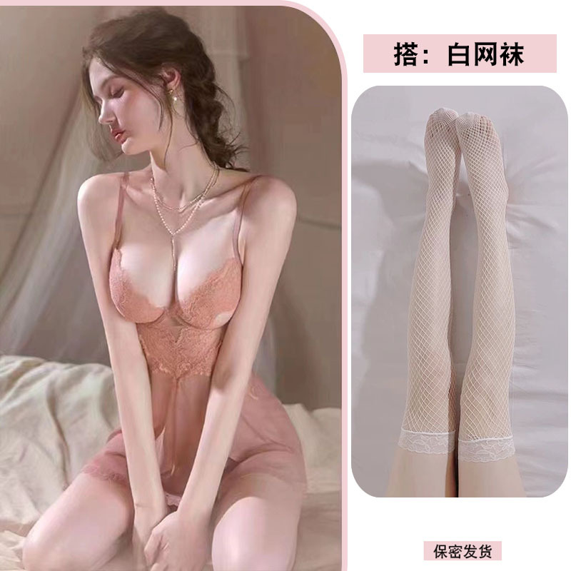 피부색 잠옷 + 흰색 망사 스타킹