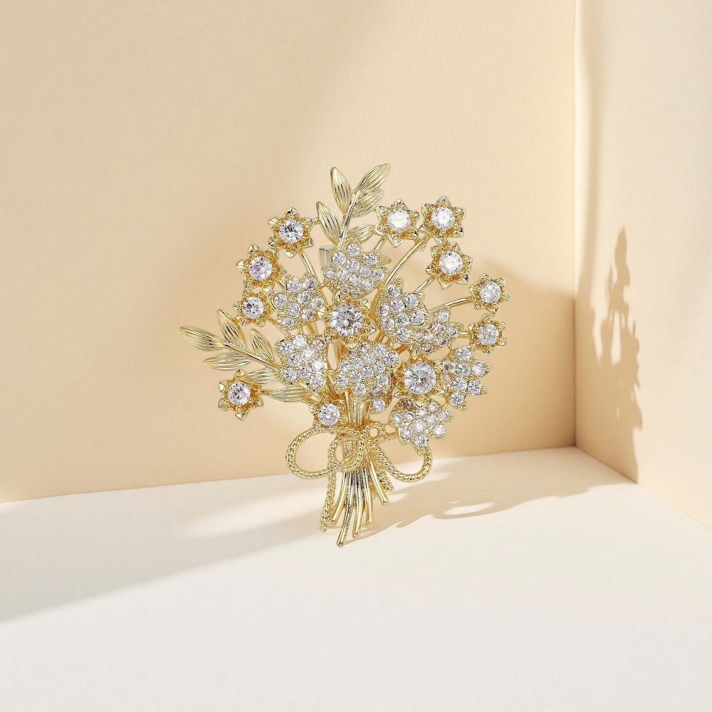 Exquisites Vintage Barock Brosche Mit Emailleblumen Und Kristallen_voghion.com