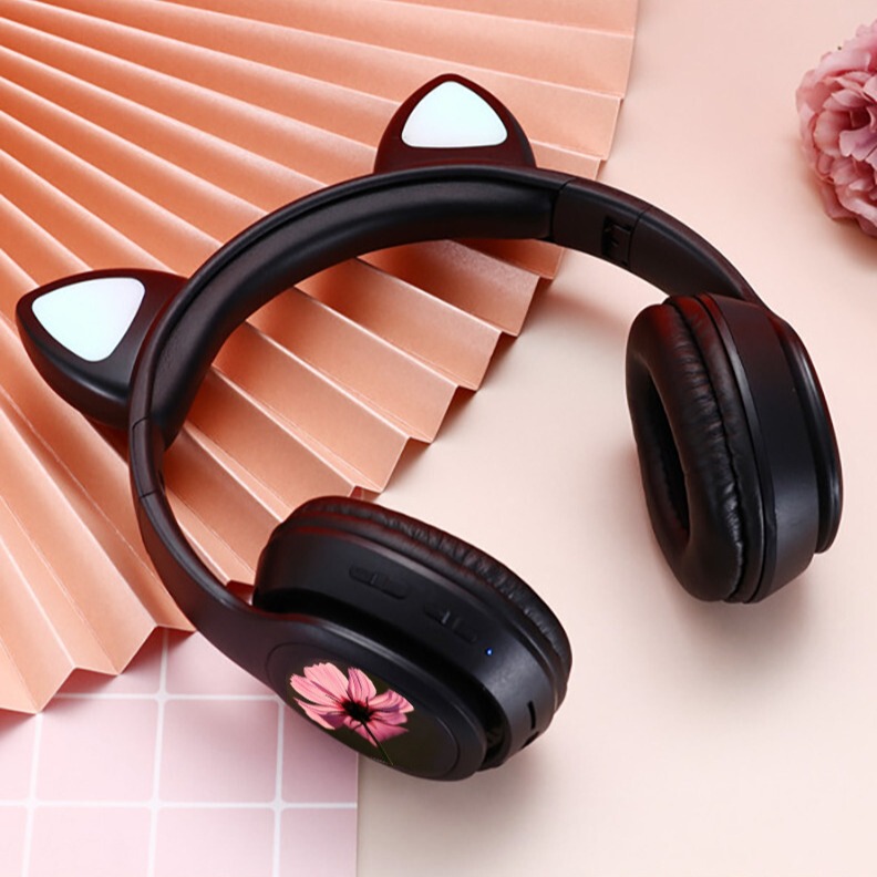 Manufacturer's New E-Sports Wireless Bluetooth Headset 5.0 Head-Mounted Computer Headset Cheap Cat Ear Luminous Bluetooth
