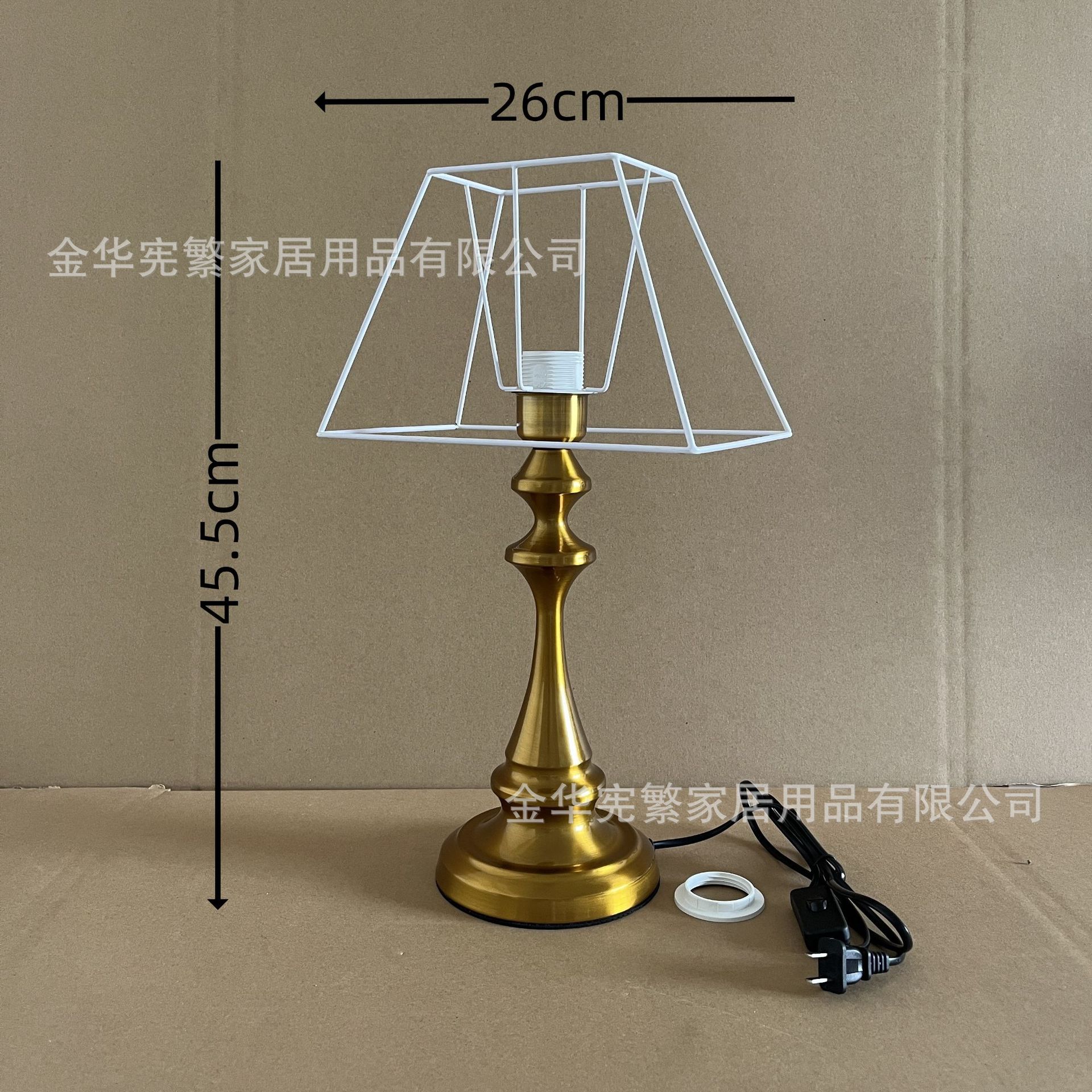 Xiaohongshu recomienda la combinación de marco de hierro con base de metal grande de cobre antiguo dorado E27 con lámpara de mesa retro casera de bricolaje