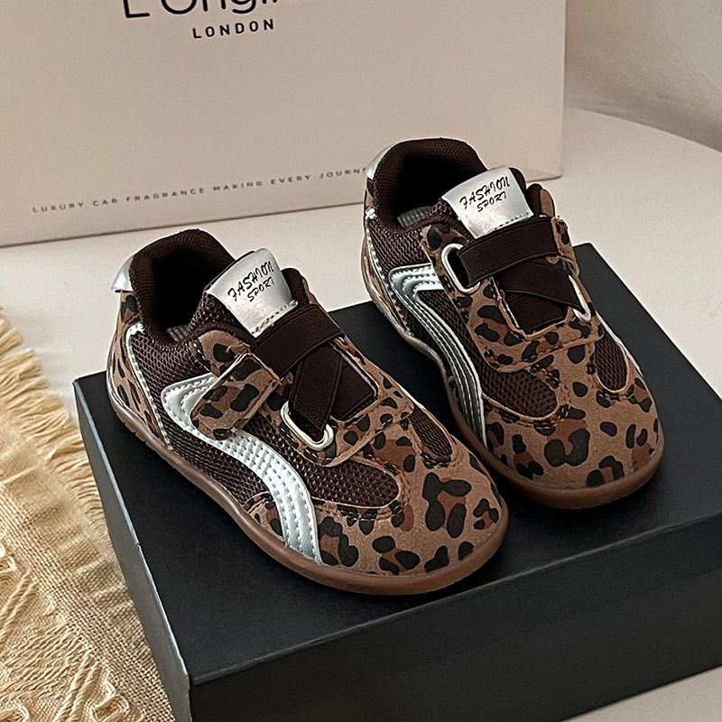 Zapatos de entrenamiento de leopardo para niños 2026 verano niñas estilo retro Gump zapatos de moda para niños grandes zapatos casuales versátiles image 3