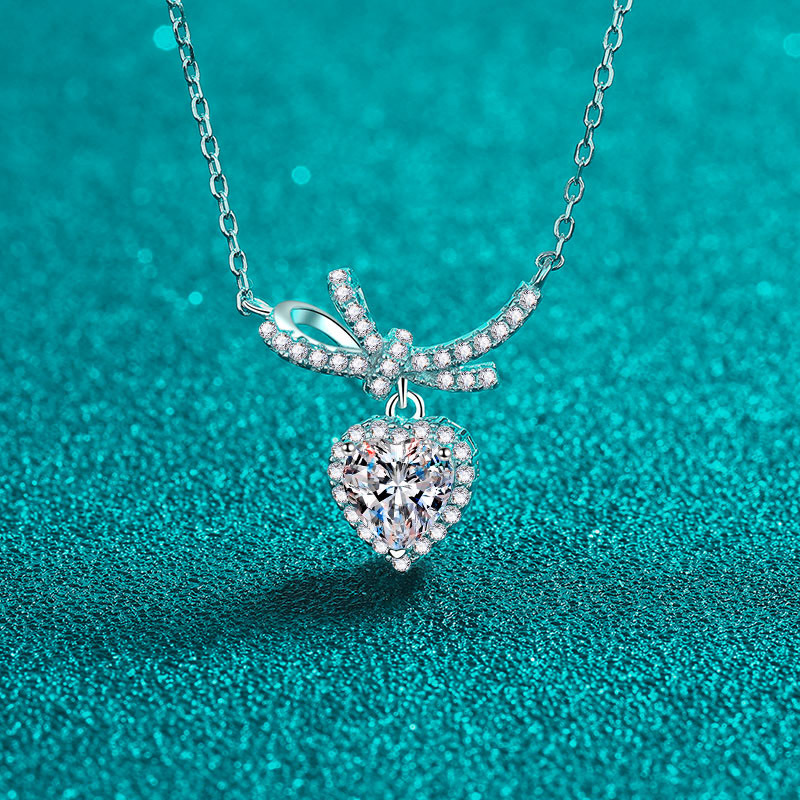 Collana da donna Xindeyi in argento S925 con catena per clavicola color D e moissanite, con ciondolo a cuore e fiocco, diamanti incastonati, lusso e stile principessa._voghion.com