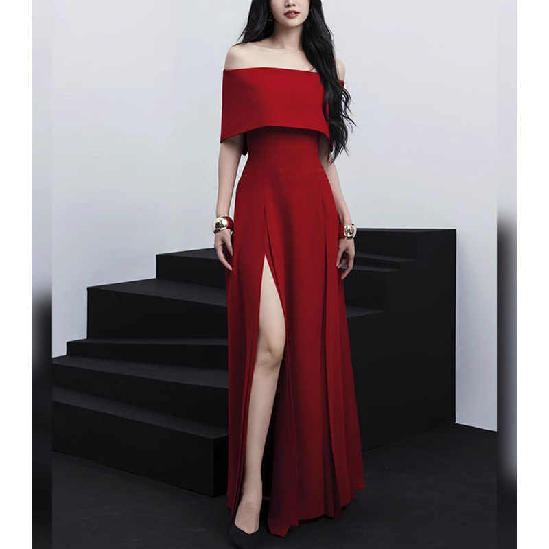 Red Socialite Elegant Skinny dress 2025 Spring New One-Shoulder Pleated Split Exposed Leg Dress