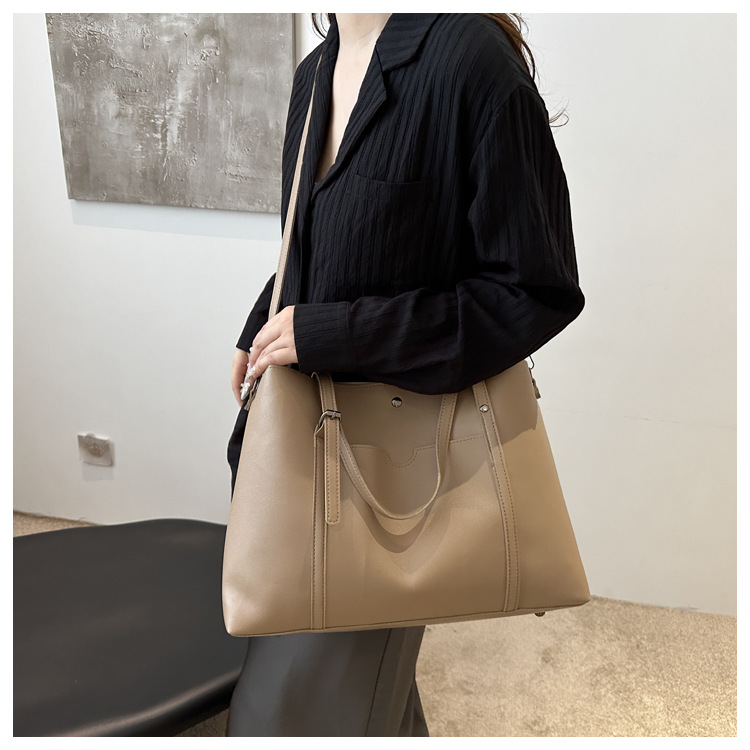 Retro texture commuting solid color simple 2024 autumn new large-capacity single-shoulder bag with a relaxed underarm tote bag undefined