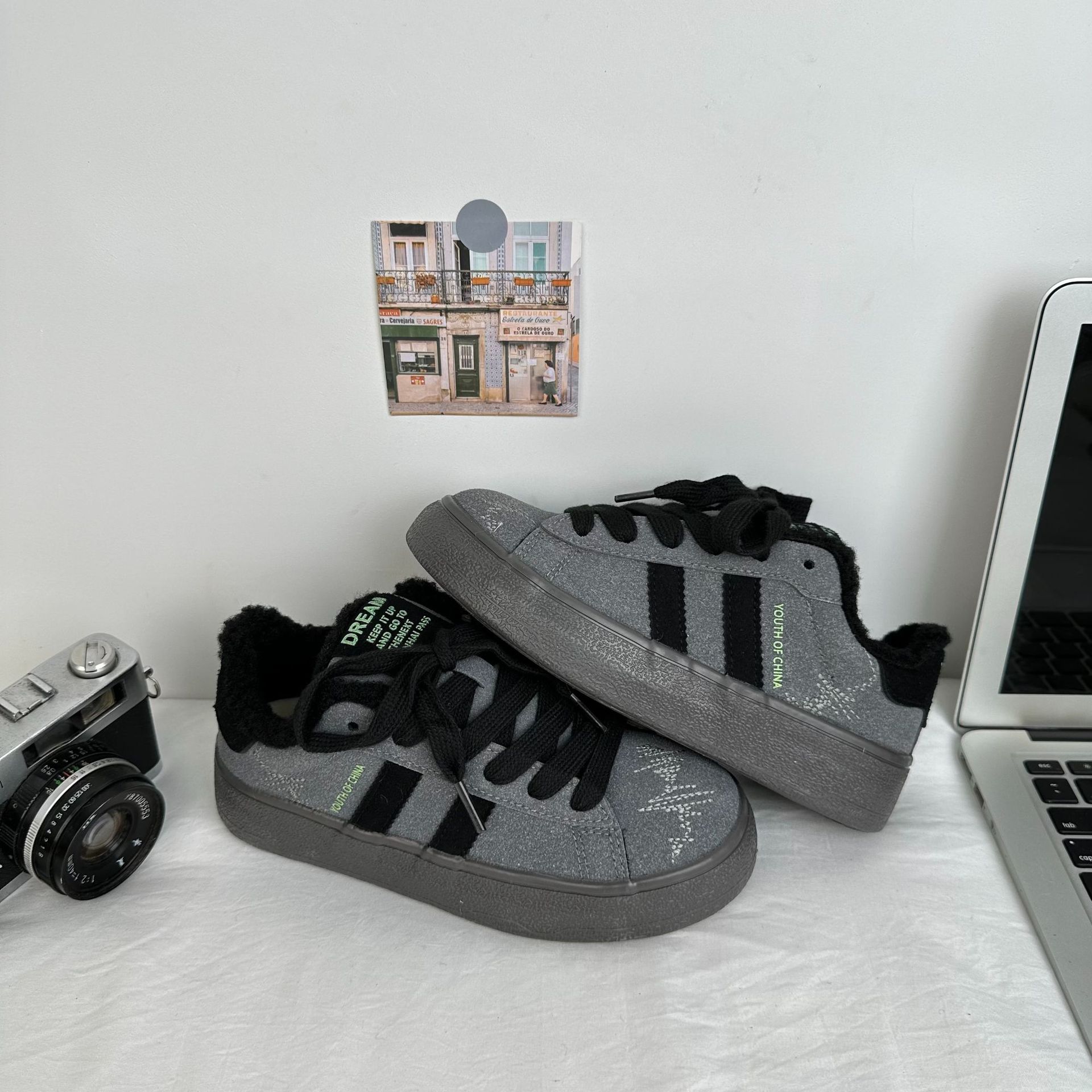 Onda lejana más zapatos de terciopelo zapatos casuales de mujer 2024 invierno nuevo estilo todo-fósforo ins nicho cálido ropa exterior zapatos de algodón cabello