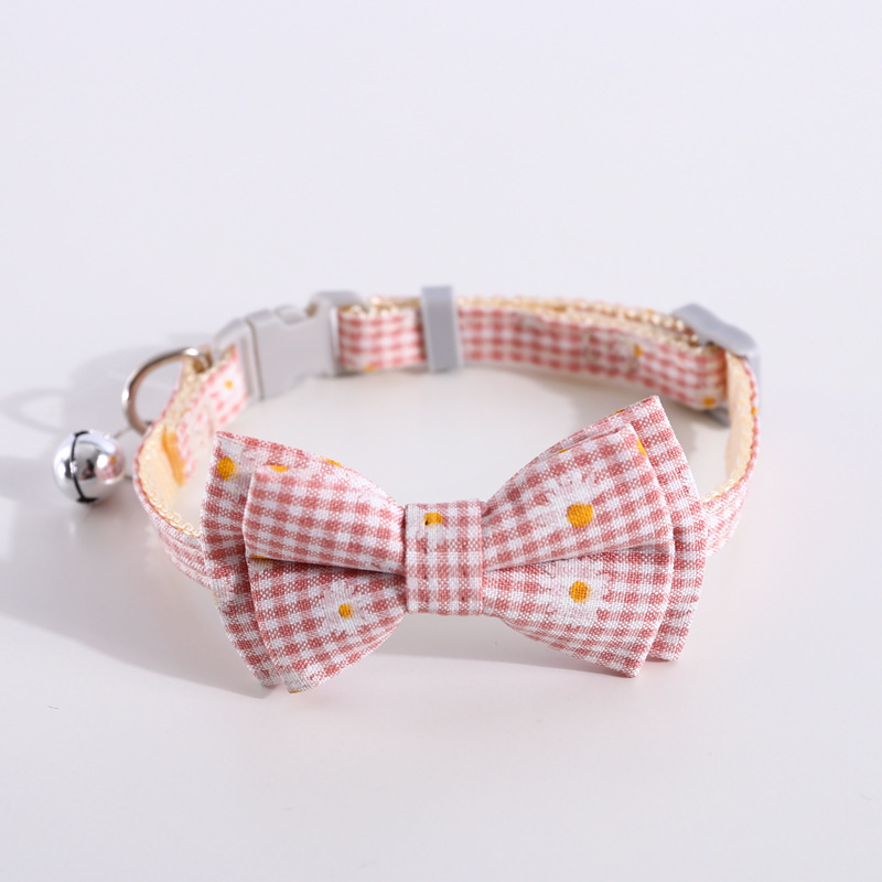 Collar de mascotas gatos perros ajustable cuadrilátero margarita flor arco ajustable collar de campanas corbata