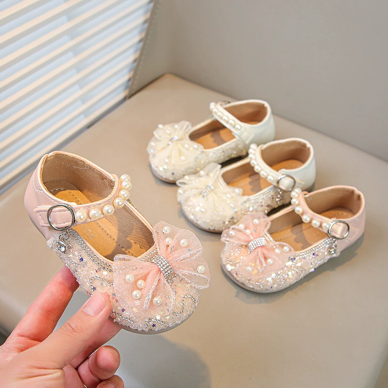 Маленькие и маленькие детские одиночные туфли 2024 весна и осень новая корейская версия туфли для девочек