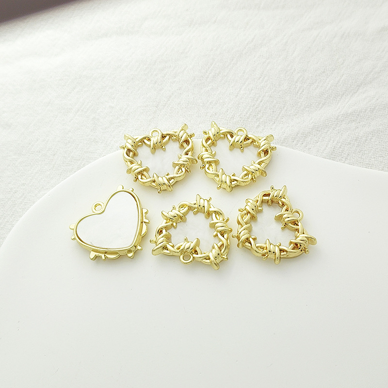 10 PCS/Package Quantity 10 PCS/Package 21.5mm*20mm 25mm*27.5mm Alloy Heart Shape Pendant