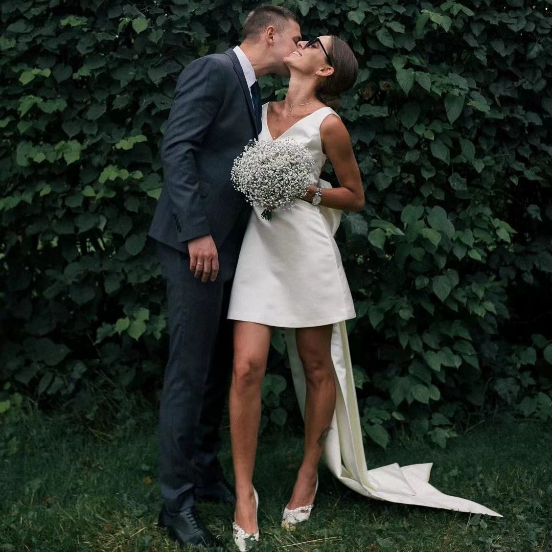 White Cocktail Dress for Socialites, Short Deep V-Neck Slimming Party Birthday Banquet Registration Dress for Travel Photography