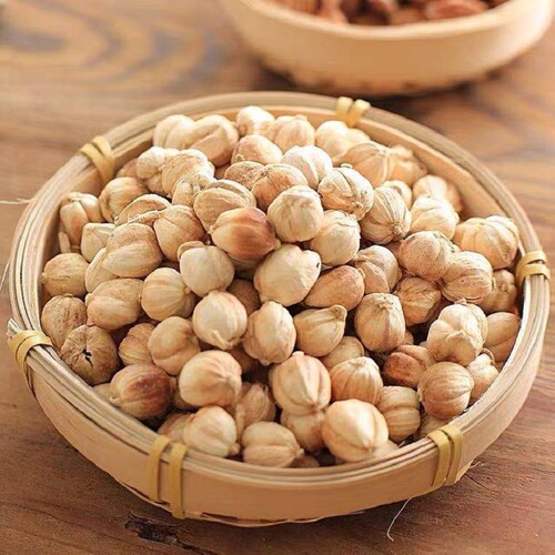 Source: Wholesale supply of dried white cardamom beans, used for flavor enhancement in seasoning and spicy hot pot bases.