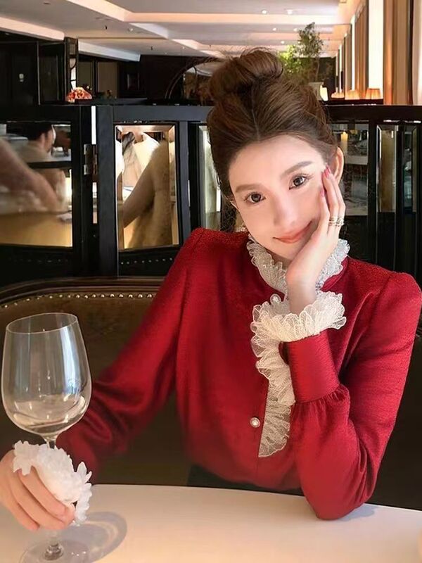 2025 Winter New Style Red Stand-Up Collar Lace Patchwork Long-Sleeve Shirt for Women, Stylish and Age-Reducing, Suitable for the Year of Birth, Layered Wear Top