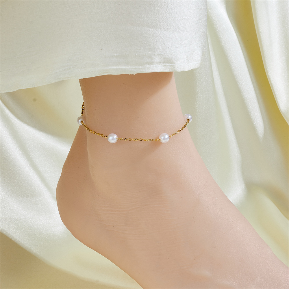 Cientos de tobilleras, tobilleras de lujo simples y ligeras, sentido femenino, accesorios de celebridades de Internet, temperamento de moda dorado de 18 quilates, cadena de pie de acero de titanio sexy