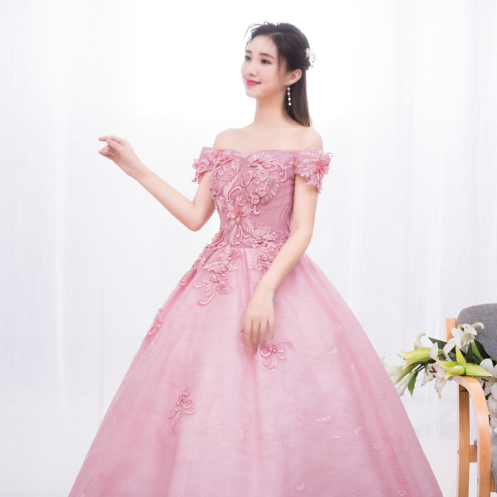 Nuevo estilo de vestido largo de verano para estudiantes, elegante vestido de actuación para canto en solista, versión coreana, efecto adelgazante, ideal para presentaciones.