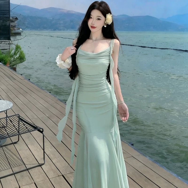 Gentle and Elegant, the Dress Has a Stunning French-Style Niche Look That Hides the Body's Imperfections, Makes You Look Slimmer, and Accentuates the Waist. It's a Pure and Alluring Halter Neck Mermaid Dress