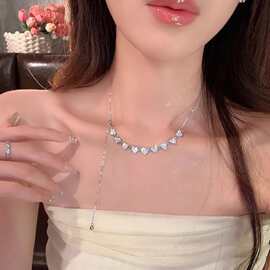 高级感轻奢爱心镶钻项链女2023年新款潮设计感可调节锁骨链颈链