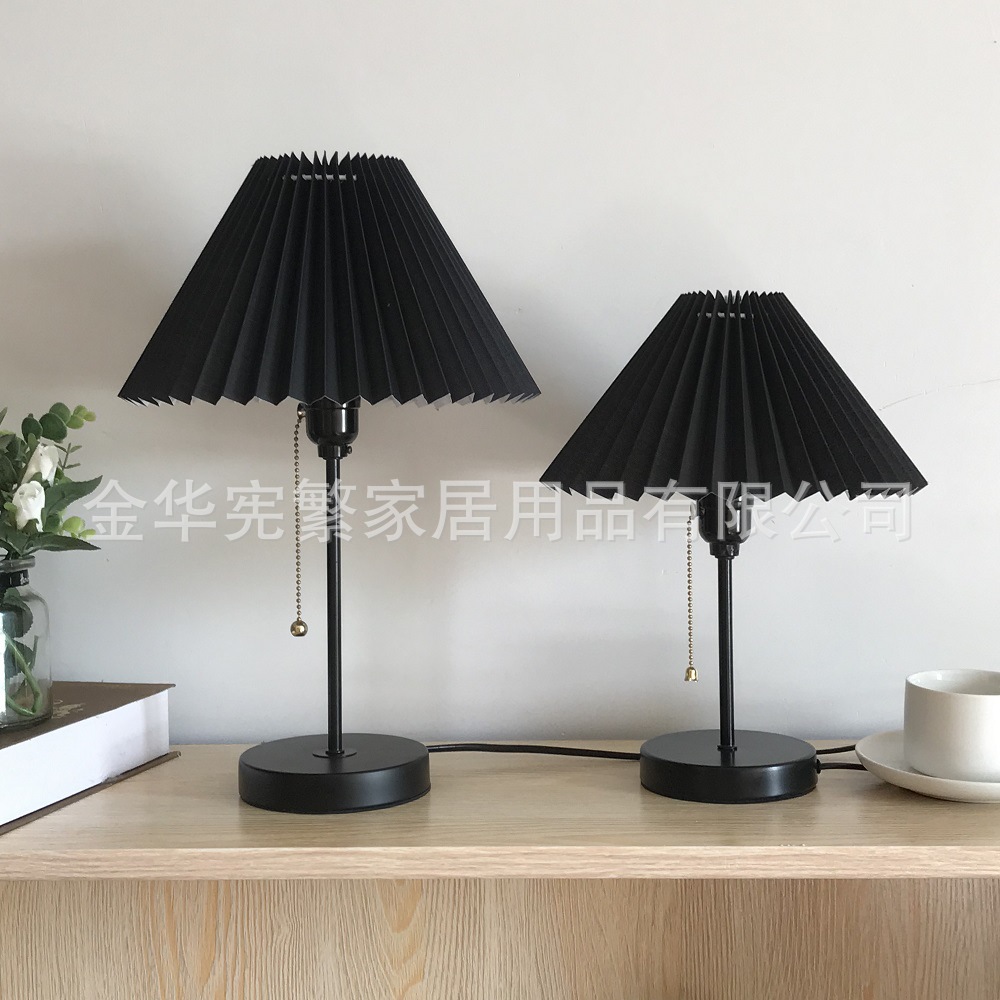 Fábrica directa de base de alambre de tracción de pliegues rojo y negro simple hierro forjado japonés estudio red ins decoración de iluminación de niña