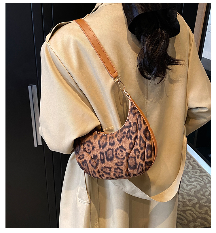 Leopard print cross-border niche bags for women, versatile and fashionable new retro underarm bag, stylish and individual commuting single-shoulder bag details Picture