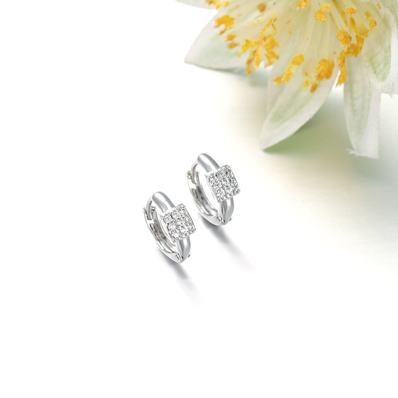 Xuping estilo simple y compacto perfiles de cobre aleación de cobre chapado aretes de círculo geométrico blanco aretes clásicos al por mayor aretes diarios