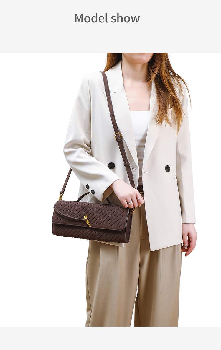 Túi xách nữ dạng clutch baguette phong cách cổ điển, chất liệu nhung lộc, quai đeo chéo và xách tay, phù hợp dạ tiệc và đi làm chi tiết 2