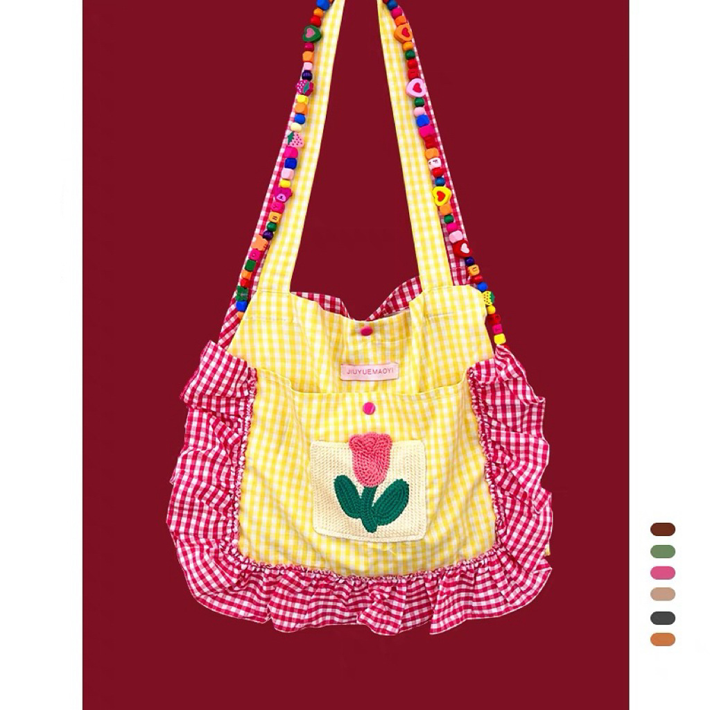 빨간색과 노란색 체크무늬 튤립의 대형 버전