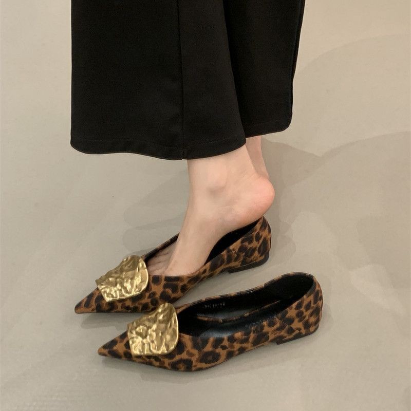 2026 verano nuevo zapato plano cómodo y poco profundo temperamento puntero estampado leopardo delgado viajero ligero zapatos de mujer