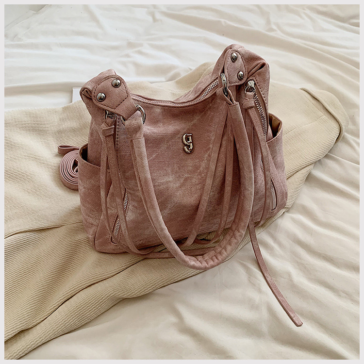 Large capacity wandering shoulder bag, new spicy girl high-end versatile double pocket strip casual crossbody armpit bag_voghion.com
