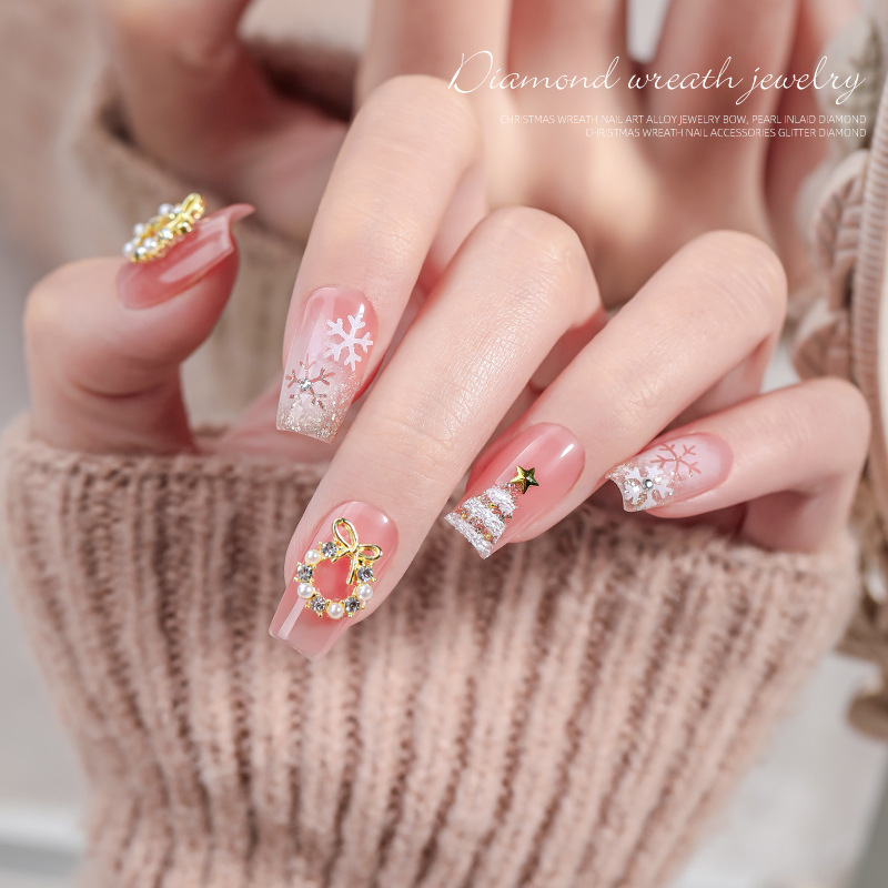 Popular en línea populares accesorios de diamantes de uñas súper brillante perla Rhinestone Navidad exquisita Garland pequeño collar combinado con accesorios de diamantes de oro al por mayor