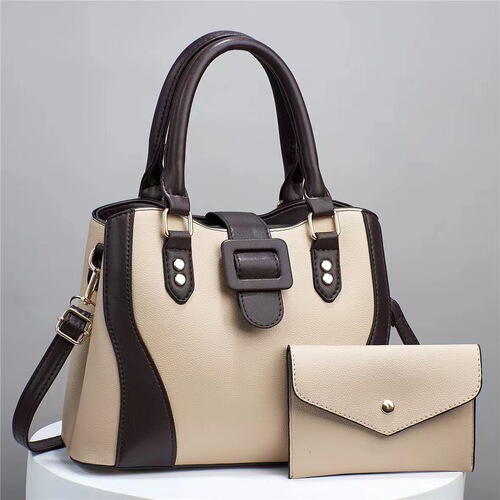 Contrast-color spliced tote bag with a delicate lychee-pattern design, featuring a minimalist aesthetic and high-quality craftsmanship—perfect for carrying in a spacious bucket-style silhouette, suitable as both a shoulder and crossbody bag.