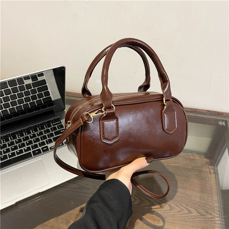 Versión coreana del bolso pequeño de Boston otoño e invierno nuevo bolso portátil para las axilas bolso de bolos literario de moda bolso diagonal de un solo hombro