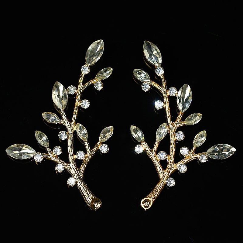 Handheld accessories for bride